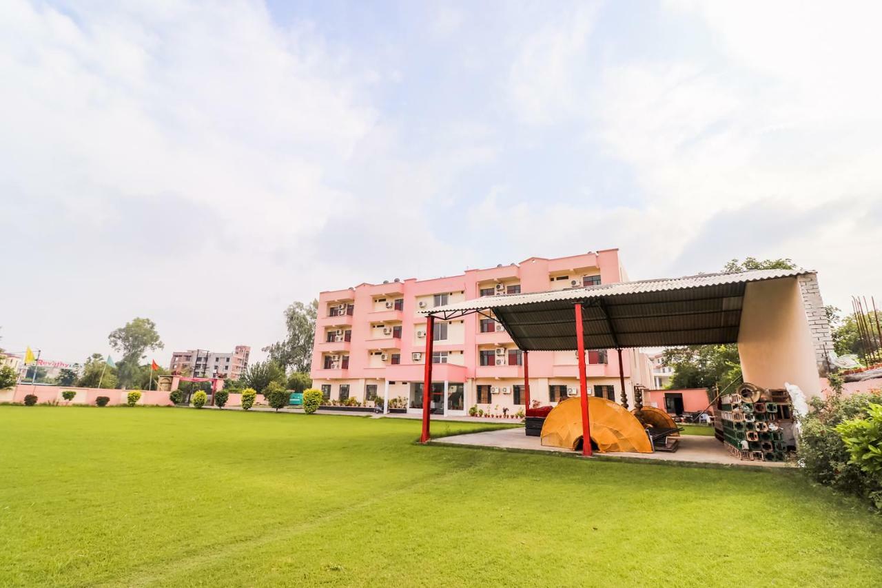 Capital O 60233 Brij Ki Rasoi Deluxe Hotel Lucknow Eksteriør billede