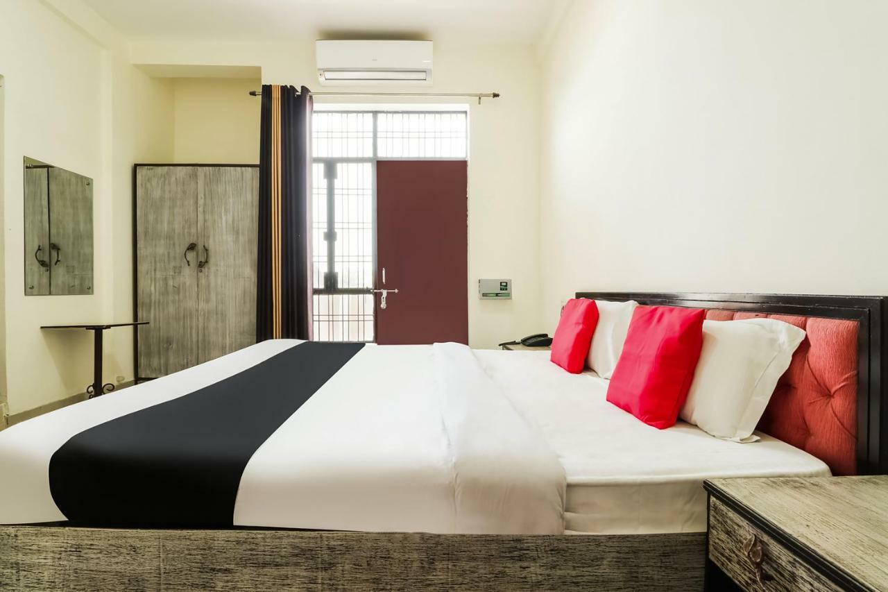Capital O 60233 Brij Ki Rasoi Deluxe Hotel Lucknow Eksteriør billede
