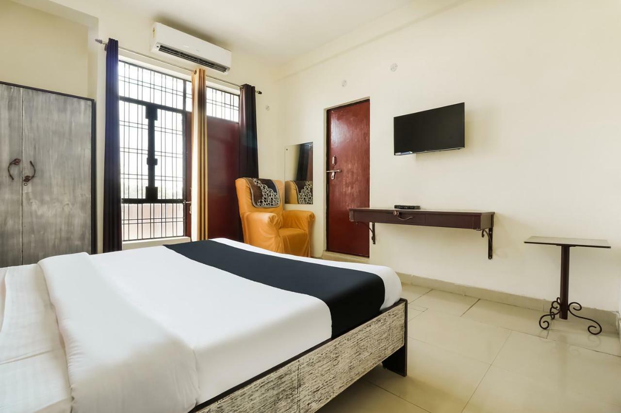 Capital O 60233 Brij Ki Rasoi Deluxe Hotel Lucknow Eksteriør billede