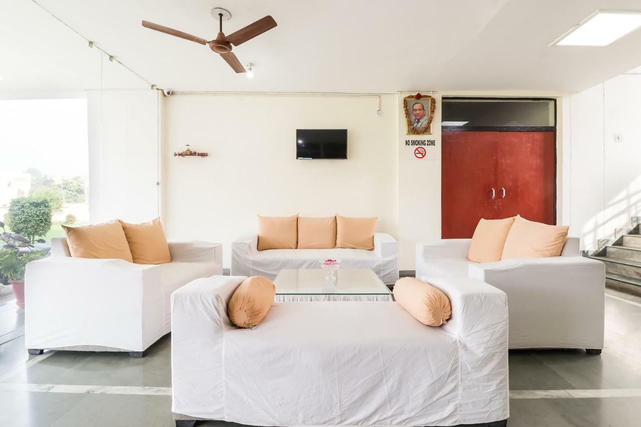 Capital O 60233 Brij Ki Rasoi Deluxe Hotel Lucknow Eksteriør billede