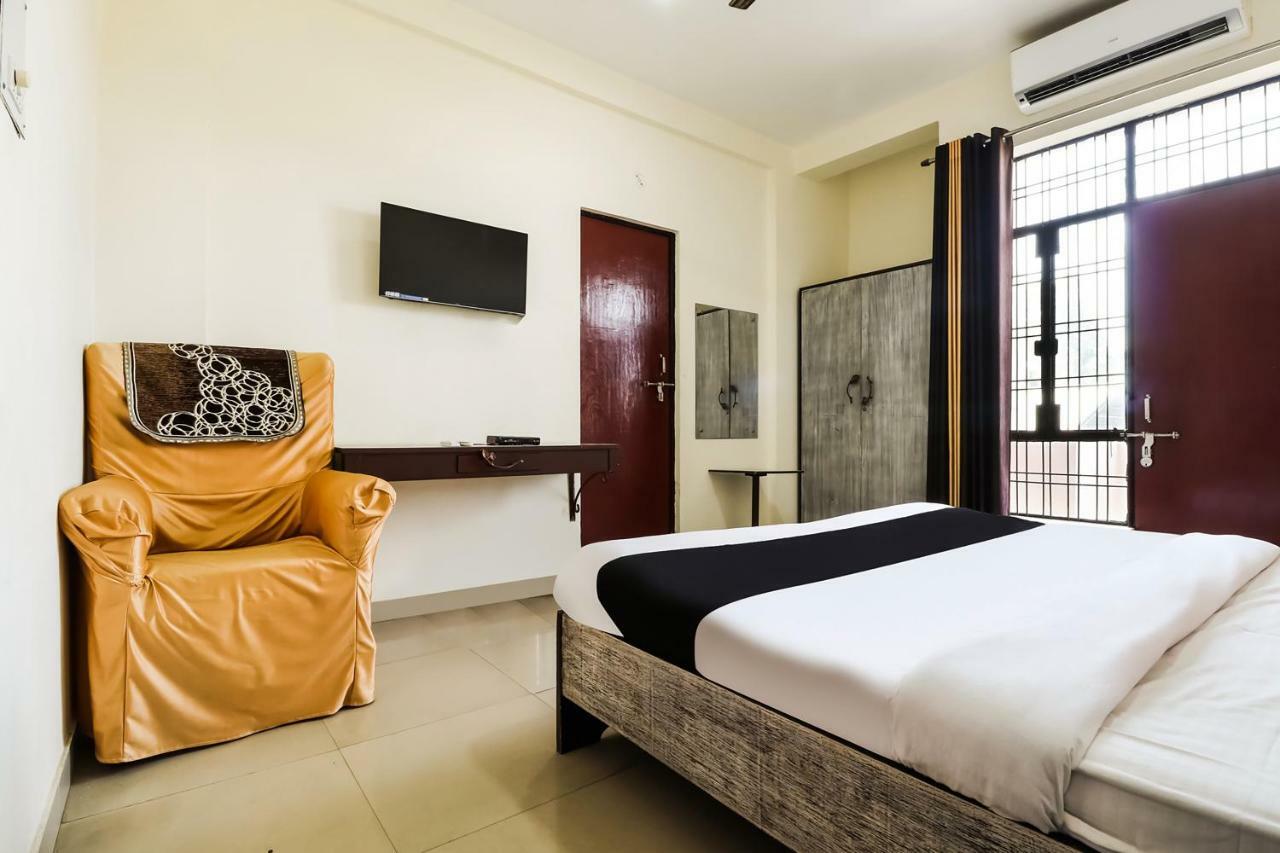 Capital O 60233 Brij Ki Rasoi Deluxe Hotel Lucknow Eksteriør billede