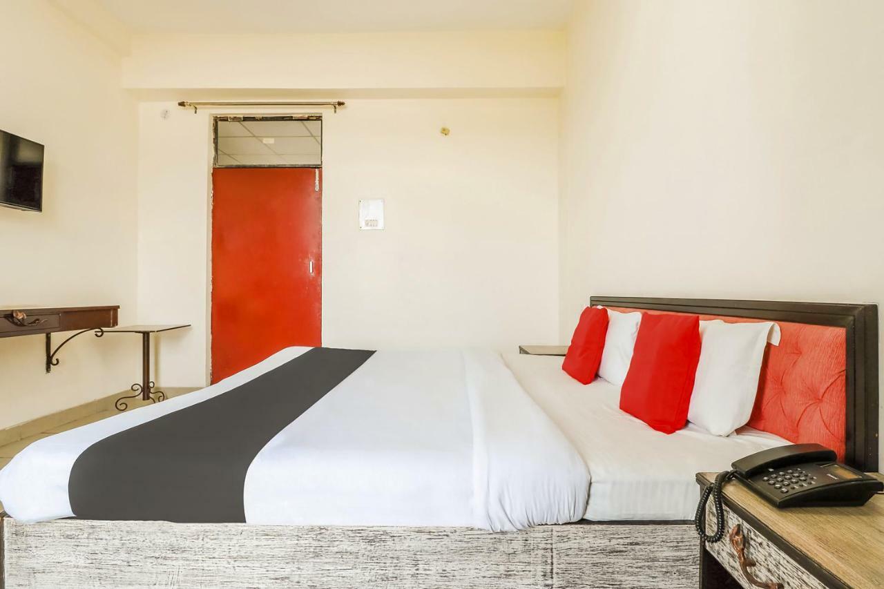Capital O 60233 Brij Ki Rasoi Deluxe Hotel Lucknow Eksteriør billede